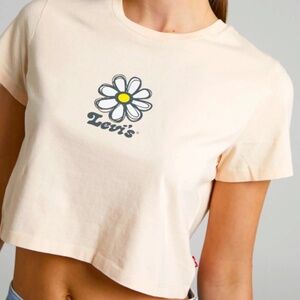 LEVI'S peach cropped daisy top